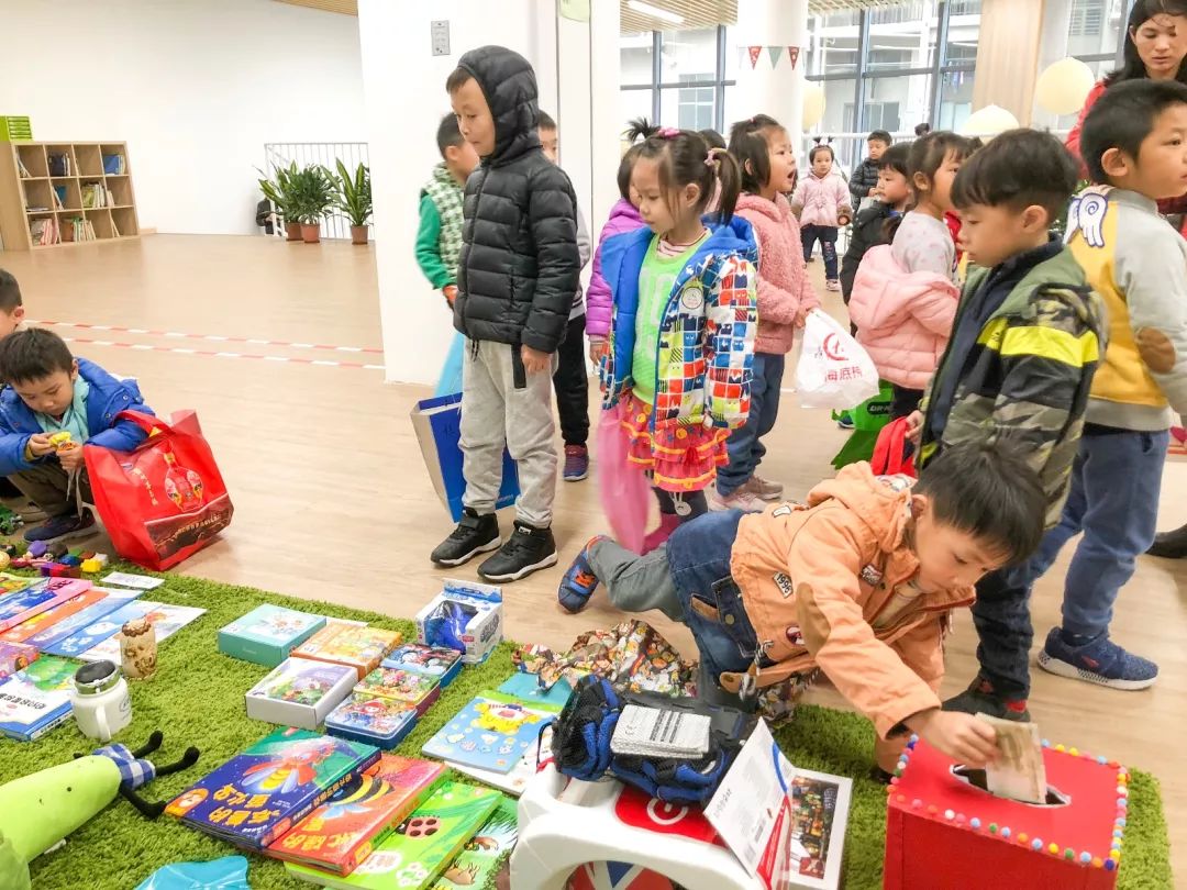 “小鬼当家”新年迎春跳蚤市场活动～～心启蒙热热闹闹来拜年！